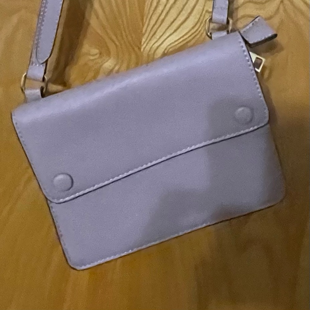 Simple cross body purse